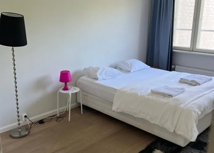 Close To Airport 公寓 *