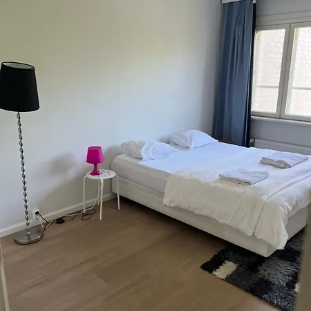 Close To Airport Apartment *